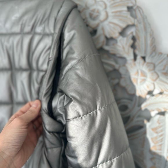 FXR Glam Girl Puff Jacket – Stylish & Warm in Silver! Size 6 - Picture 7 of 7